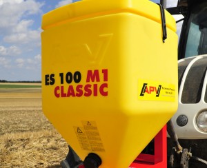 Centrifugaalstrooier met één strooischijf “ES 100 M1 Classic “,met opstang aanspanning  inhoud 105 liter,