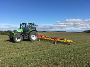Cultuureg  AS 300 M1 werkbreedte 3 meter, AS 600 M1 werkbreedte 6 meter, AS900M1Werkbreedte 9 meter, AS1200M1 werkbreedte 12 meter, voor onkruidbestrijding en graslandverzorging