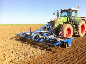 Pakkerwals, Levelflex met frontaanspanning, hydraulisch opklapbaar die naar keuze met hydr. verstelbaar crackerboard of 2 rijen cultvatortanden uitgevoerd kan worden (prijslijst blz. 58/59/60)