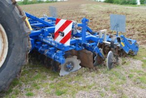 Schijveneg, Maxidisc, driepunts aanspanning , traploze hydr.  hoekverstelling van 0-20 graden (prijslijst blz.77)