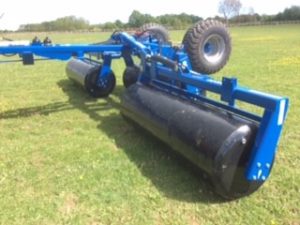Walsen, MiniMax  “Greenline”, hydraulisch opklapbare 3 delige wals is voorbereid voor montage van hydraulisch crackerboard of egalisatiebord (prijslijst blz 44)