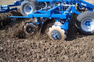 Schijveneg MaxiDisc,half gedragen,korte uitvoering , traploze hydr. hoekverstelling van 0 -20 graden  (Prijslijst blz.78)